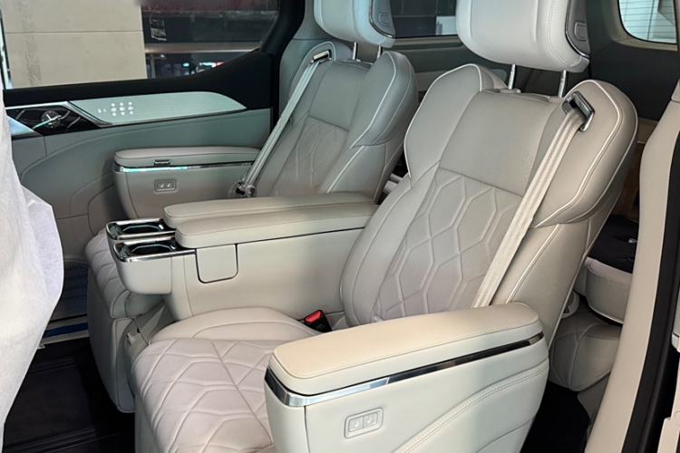 Used Volvo EM90 2025 Ultra Six-Seater