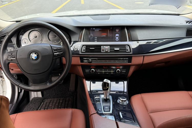 Used BMW 5 Series 2014 520Li Elegant Model
