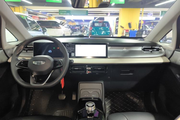 Used Geometry E Firefly 2023 401KM Linglong Tiger 5-Seater Center Console