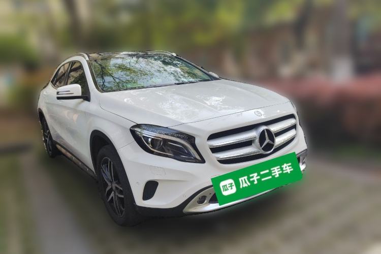 Used Mercedes-Benz GLA 2017 GLA 220 4MATIC Fashion Model Front Right 45 Deg