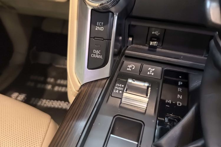 Used Toyota Land Cruiser  Interior 2