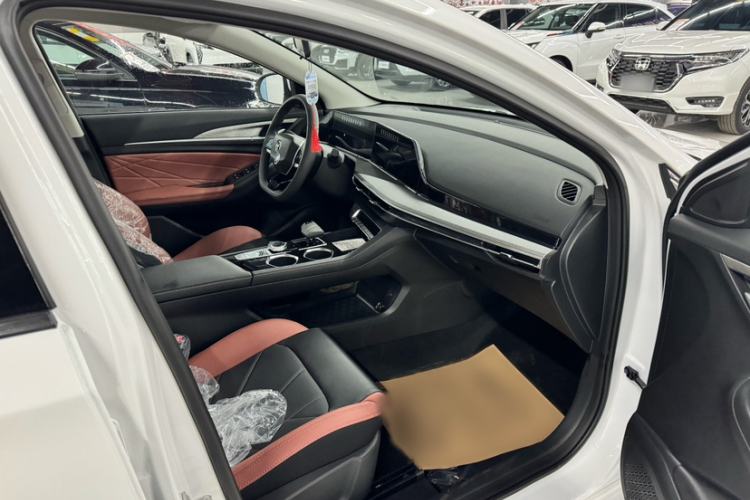 Used CHANGAN Eado 2024 PLUS Blue Whale NE 1.4T GDI DCT High-Energy Edition Interior 7