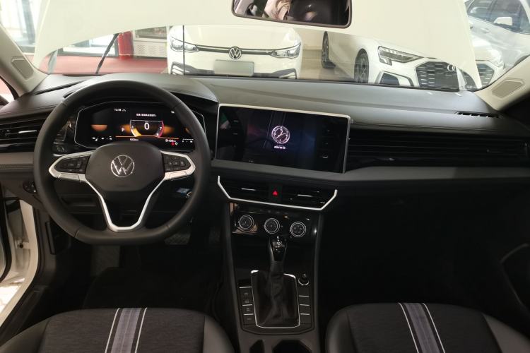 Used Volkswagen Sagitar 2025 300TSI DSG Flyover Edition Center Console