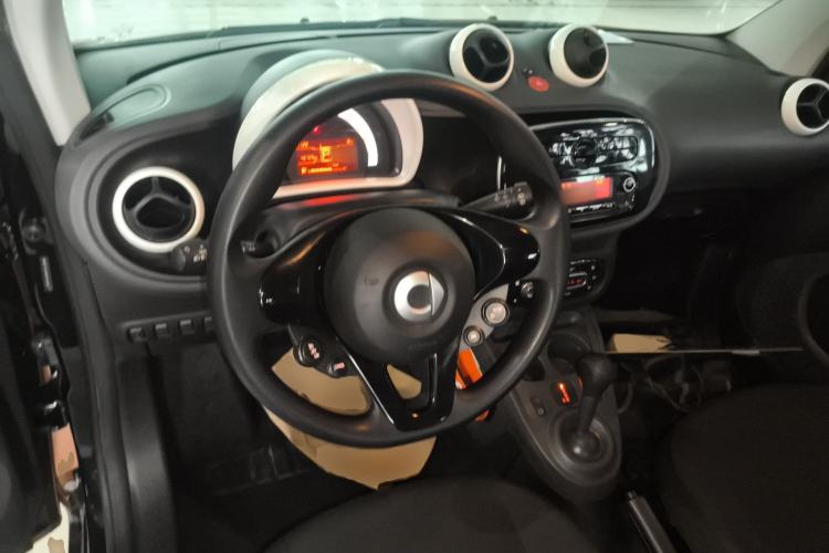 Used smart fortwo 2015 1.0L 52 kW hardtop Dynamic version