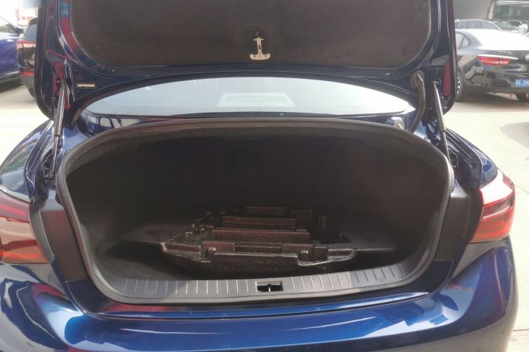 Used Infiniti Q50L 2018 2.0T Enjoyment Version China V Standard
