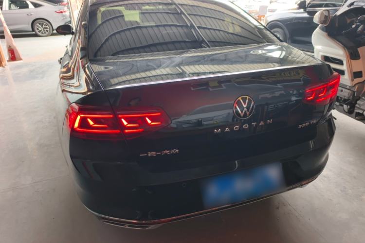 Used Volkswagen Magotan 2023 2 Million Units Limited Edition 330TSI DSG Leading Version
