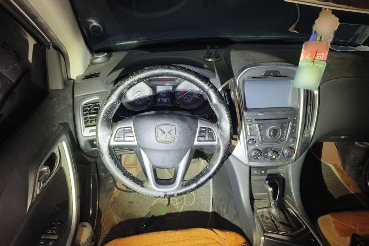 Used JMC Yusheng S350 2013 2.4T Automatic 2WD Diesel Luxury Edition 5 Seats Steering Wheel