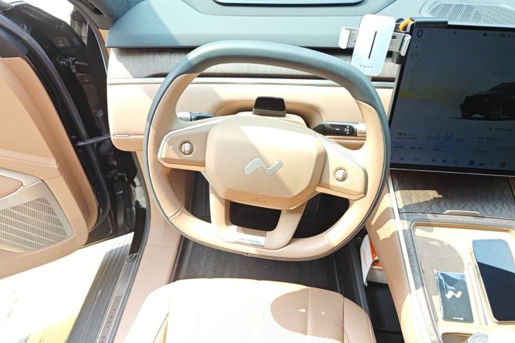 Used ONVO Luxeed L90 2025 Model—Ultra Six-Seater Version
