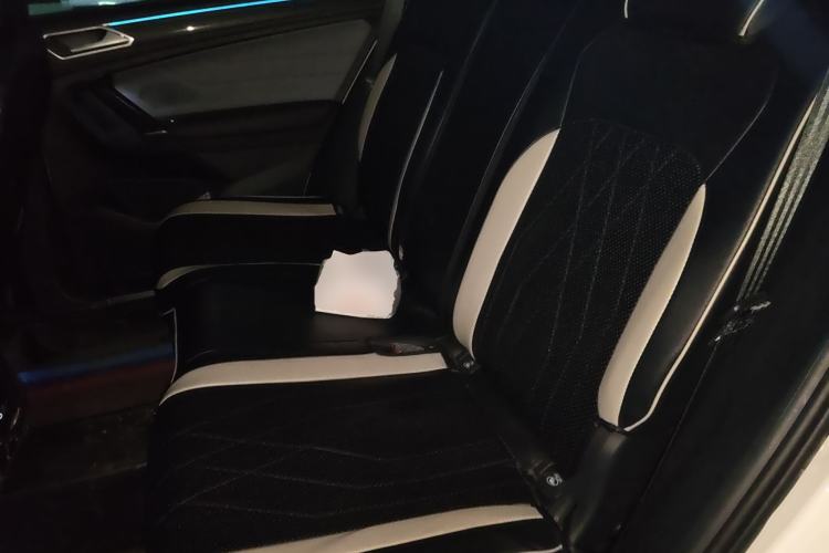 Used Volkswagen Tiguan L 2022 330TSI Automatic Two-Wheel Drive R-Line Flagship Edition Left Rear Seat