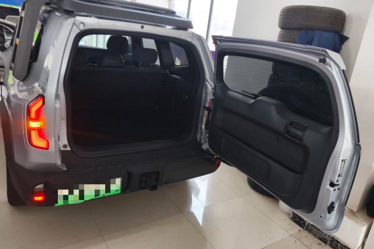 Used Deepal G318 2024 Four-Wheel-Drive Air Suspension Model Trunk