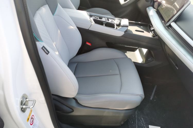 Used CHANGAN UNI-T 2023 2nd Generation 1.5T Luxury Version Right Front Seat