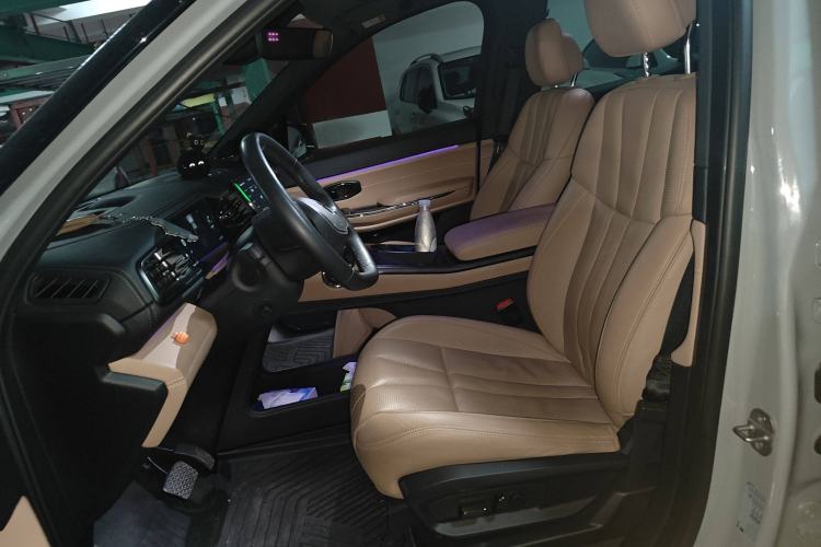 Used Nio ES8 2022 75 kWh Six-Seater Version Left Front Seat