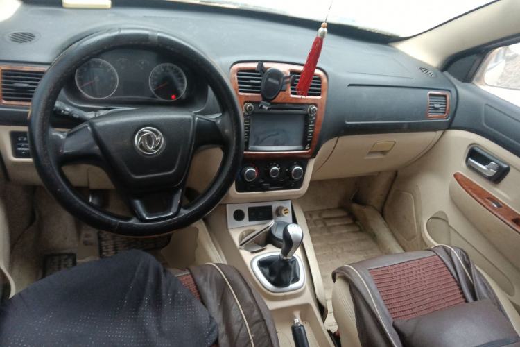 Used Dongfeng Fengon 2013 1.3L Manual Deluxe Edition DK13-08 Center Console