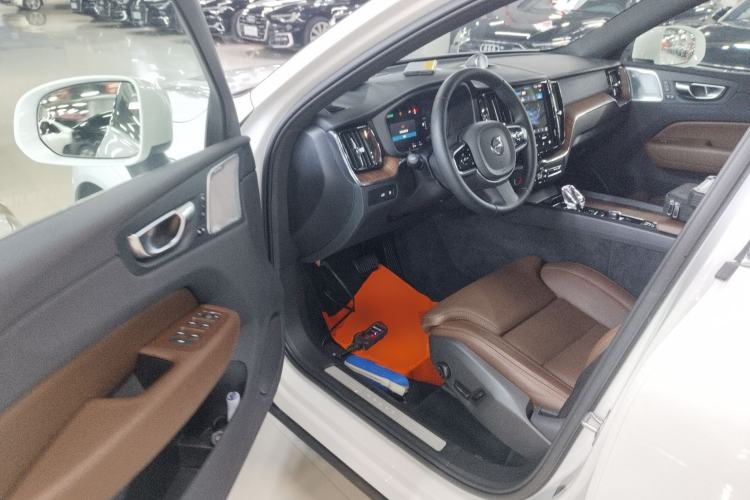 Used Volvo XC60 New Energy 2024 T8 Plug-in Hybrid Long-Range All-Wheel Drive Smart Luxury Edition Driver Seat