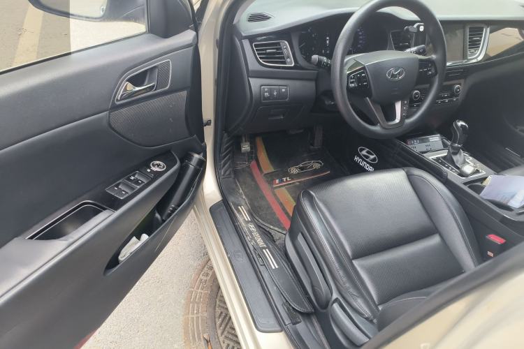 Used Hyundai Mistra 2014 1.8L Automatic Smart GLS Driver Seat