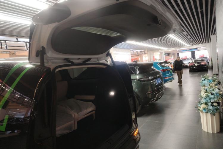 Used Li Auto MEGA 2024 Ultra Model Trunk