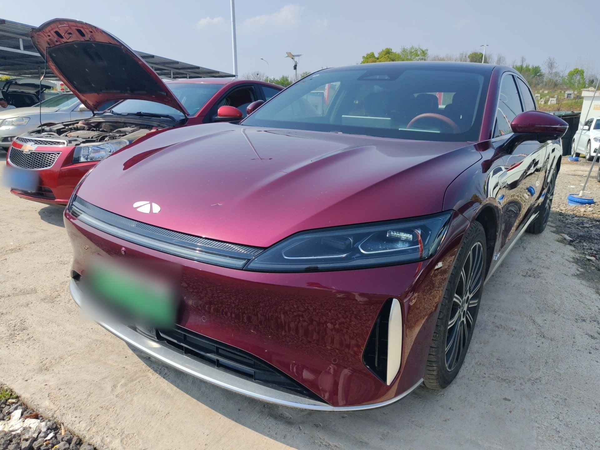 Под передней частью автомобиля