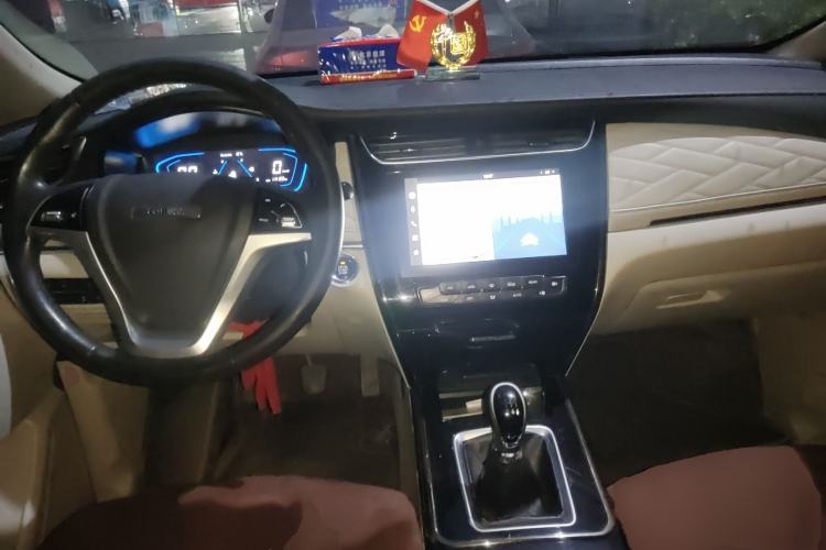 Used CHANGAN OSHAN Cosmos 2019 1.5T Manual Smart Version China V Standard Center Console