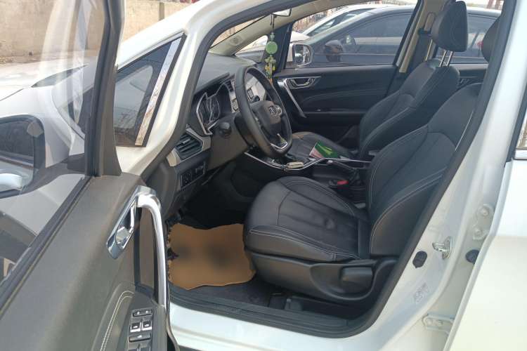 Used Geely Auto Vision X3 2019 Upgraded Model 1.5L CVT Elite Version Left Front Seat