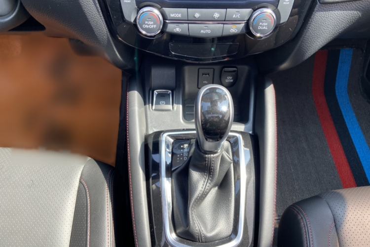 Used Nissan Qashqai 2022 2.0L CVT XV Premier Luxury Edition Interior 9