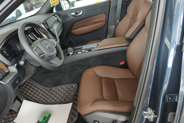 Used Volvo XC60 2025 B5 4x4 Smart Luxury Edition
