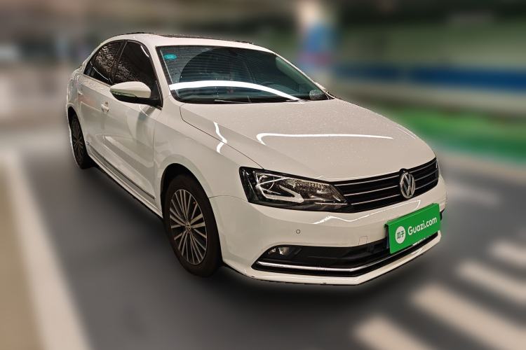 Used Volkswagen Sagitar 2017 230TSI Automatic Luxury Edition
