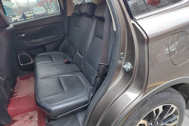 Used Mitsubishi Outlander 2019 2.4L 4x4 Zhi Xiang Edition 5 Seats China V Emission Standard
