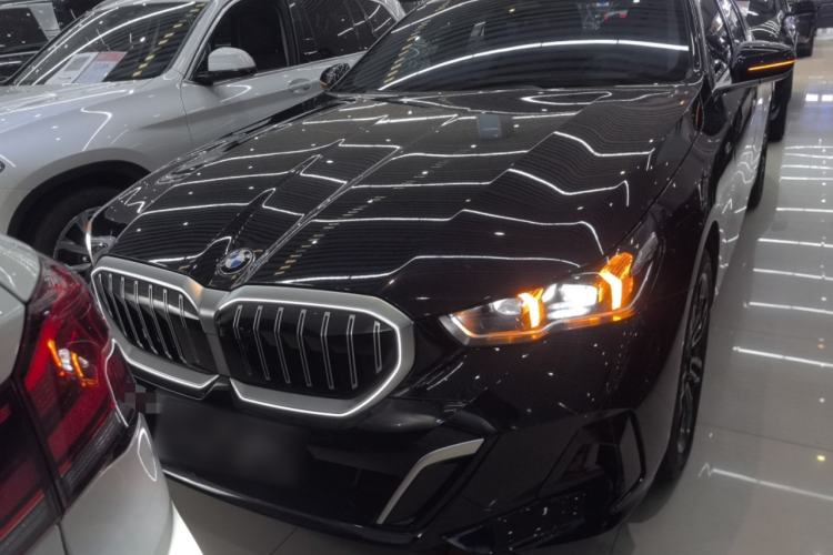 Used BMW 5 Series 2024 530Li Leading Model M Sport Package