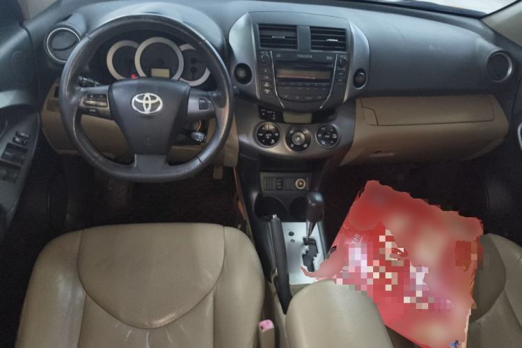 Used Toyota RAV4 2012 Luxurious 2.4L Automatic 4x4 with Stylish Features Center Console
