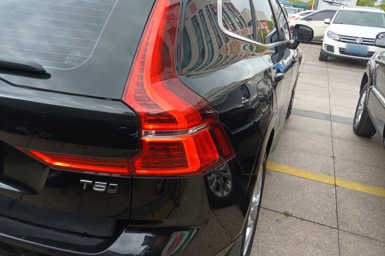 Used Volvo XC60 2019 T5 4x4 Smart Edition China VI Standard Right Rear Taillight