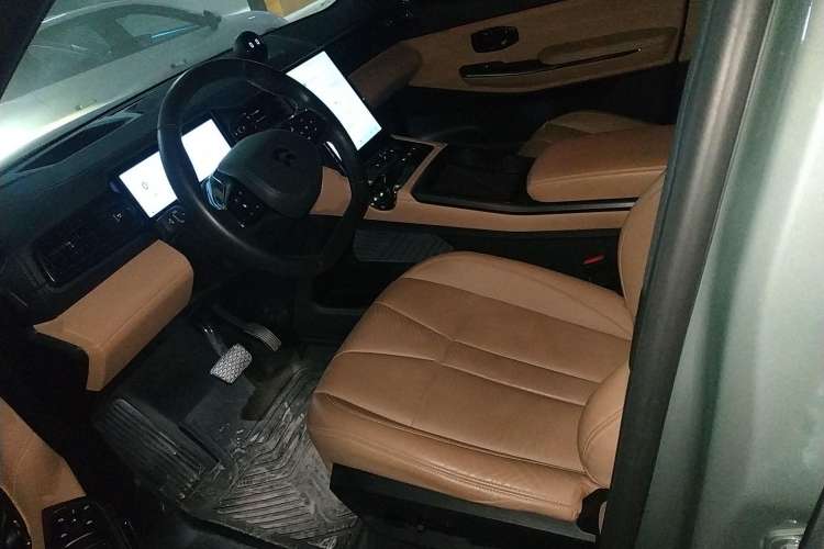 Used Nio ES8 2022 100 kWh Six-Seater Version Left Front Seat