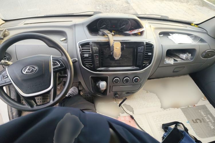 Used SAIC MAXUS Xintu V80 2021 2.0T Manual Classic City Delivery King Long Wheelbase High Roof 3 Seats
