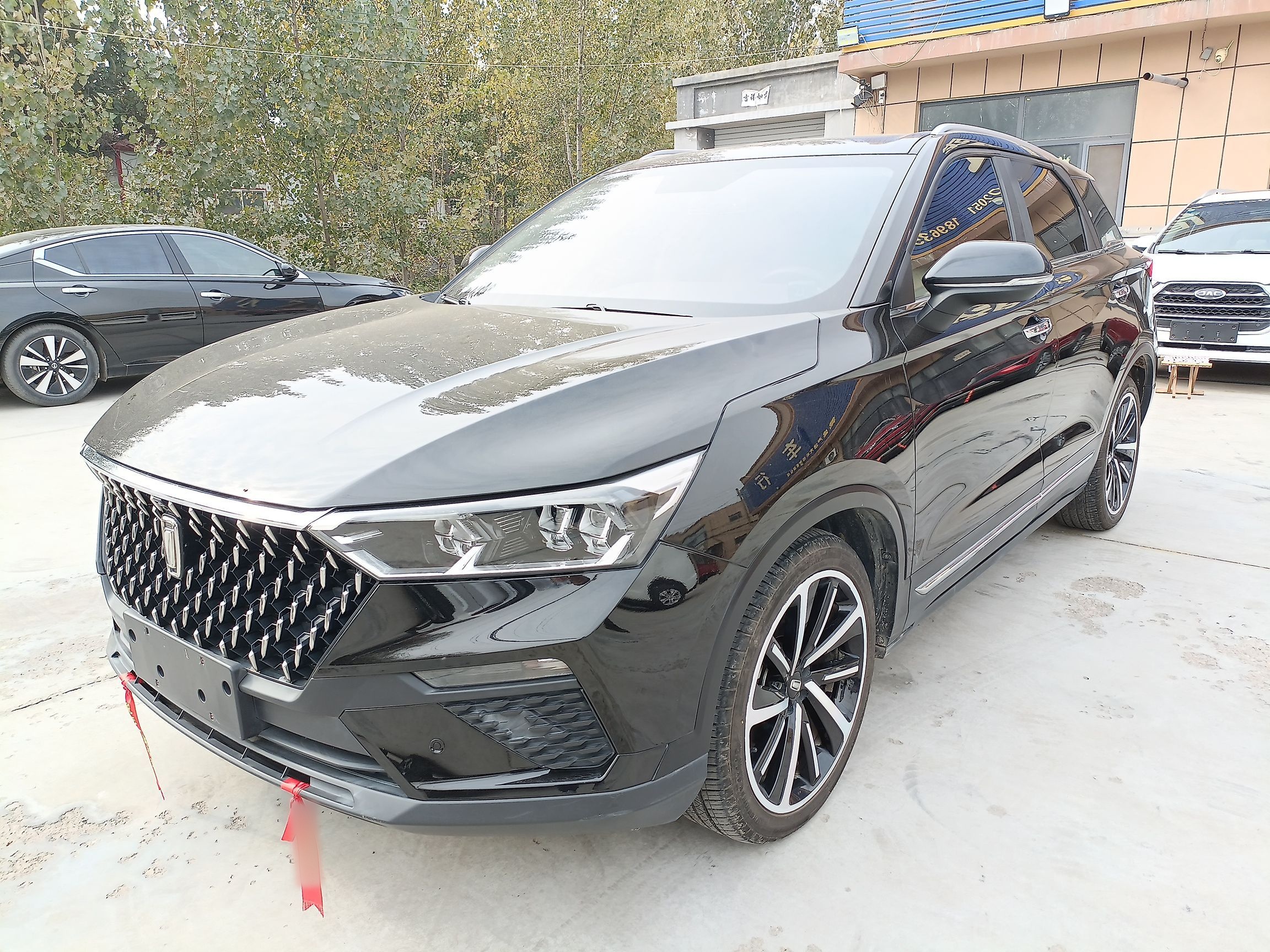 Под передней частью автомобиля