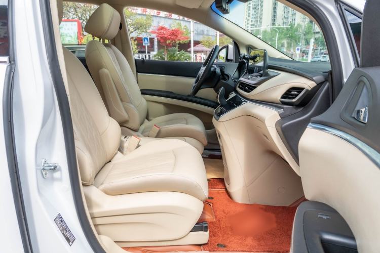 Used Buick GL8 2023 Land Executive Class Deluxe Model Right Front Seat