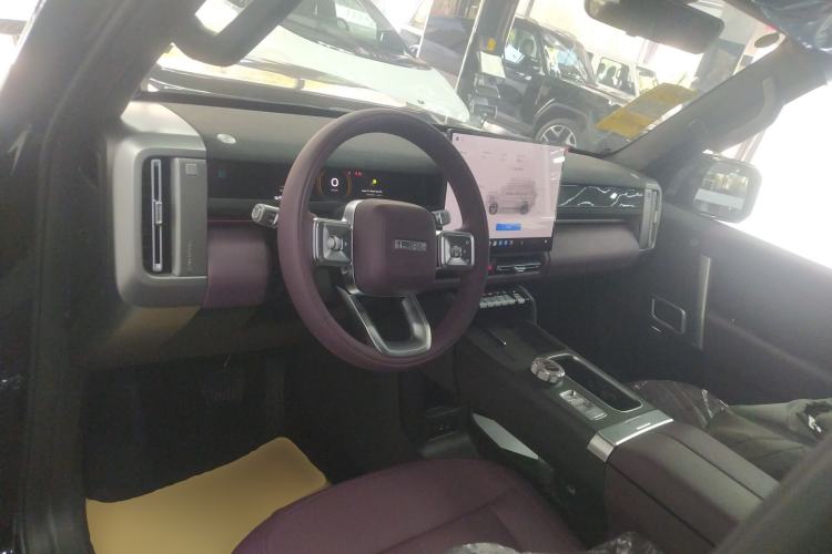 Used iCAR V27 2026 Model 200KM Four-Wheel Drive Falcon 500 Center Console