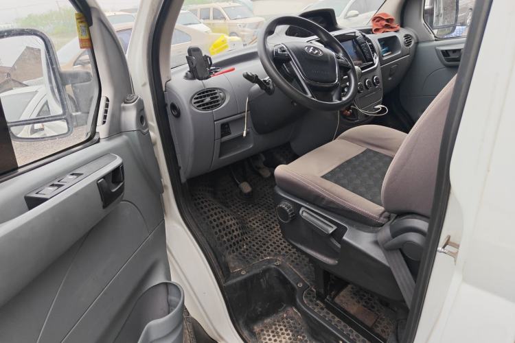 Used SAIC MAXUS Xintu V80 2018 2.5T 6-Speed Manual Elite Edition Short Wheelbase Mid-Height 5-6 Seater Driver Seat