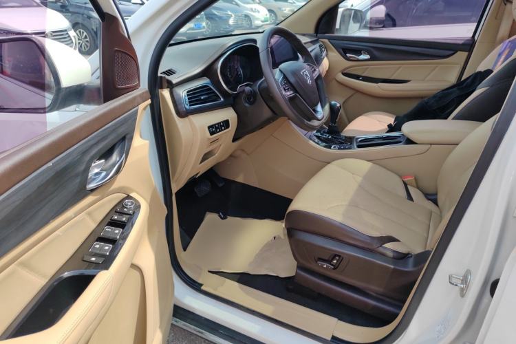 Used Baojun 730 2017 1.8L iAMT Prestige Version 7 Seats Driver Seat