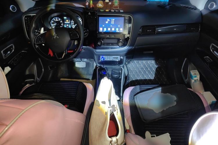 Used Mitsubishi Outlander 2019 2.4L 4x4 Zhi Xiang Edition 7 Seats China V Emission Standard