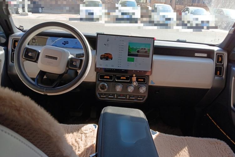 Used iCAR V23 2025 401 Two-Wheel Drive Intelligent Driving Version Center Console