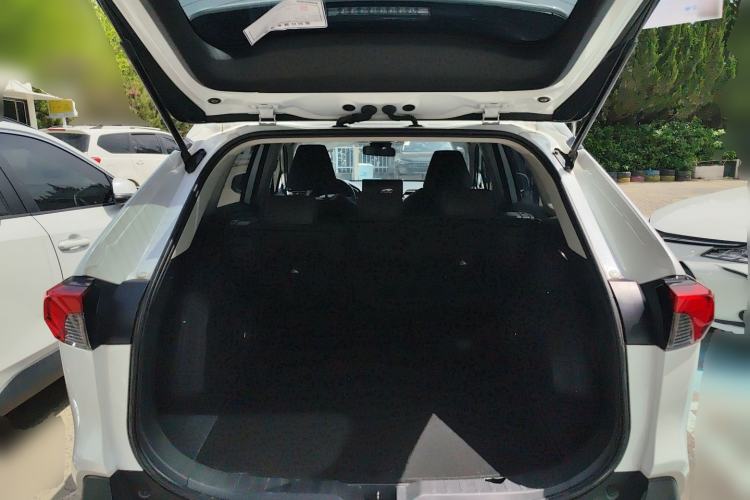 Used Toyota RAV4 2023 2.0L CVT Two-Wheel Drive Fashion Plus Edition Trunk