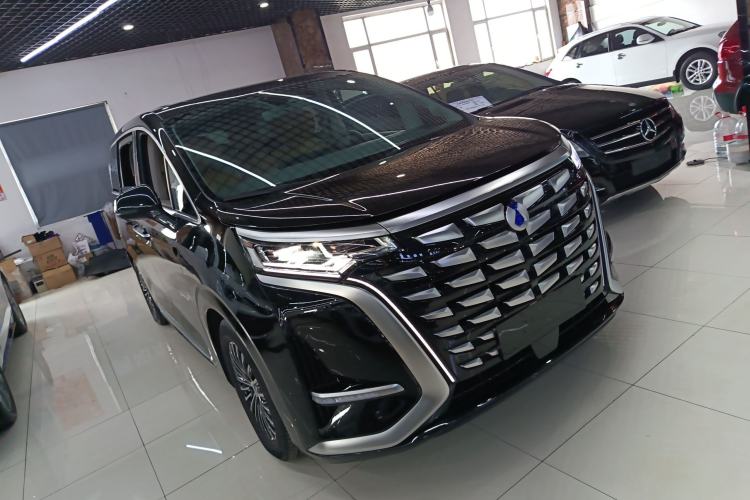 Used Denza D9 2022 DM-i 970 Four-Wheel Drive Flagship Model Front Right 45 Deg