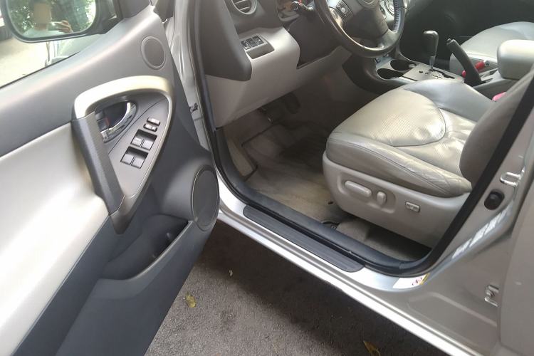 Used Toyota RAV4 2009 2.4L Automatic Luxury Edition
