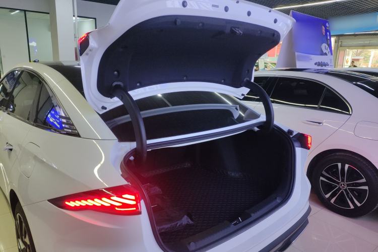 Used Geely Galaxy L6 2023 125km Starship Trunk