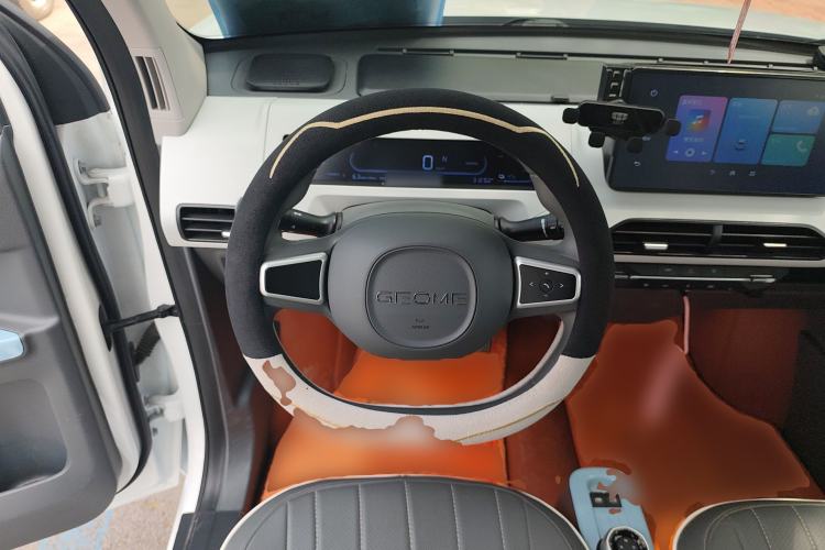 Used Geely Galaxy Panda 2024 Panda Mini 200km Endurance Bear Steering Wheel