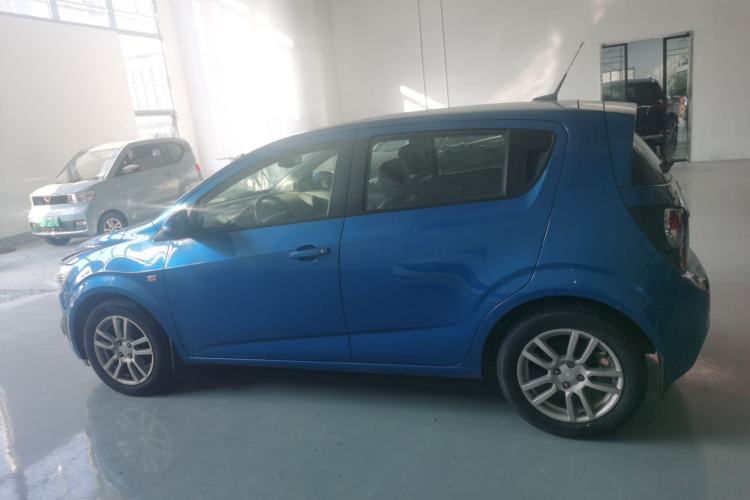 Used Chevrolet Aveo Sonic 2011 Hatchback 1.6L MT SX
