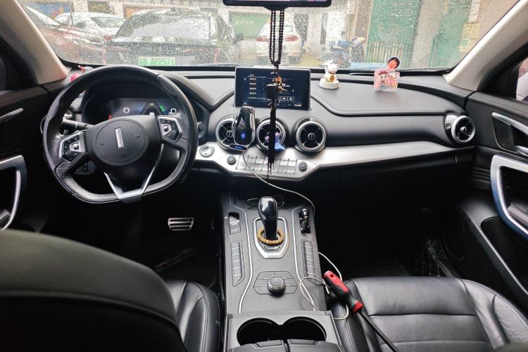 Used Wey VV7 2019 Upgraded Model 2.0T Flagship Version China VI Center Console