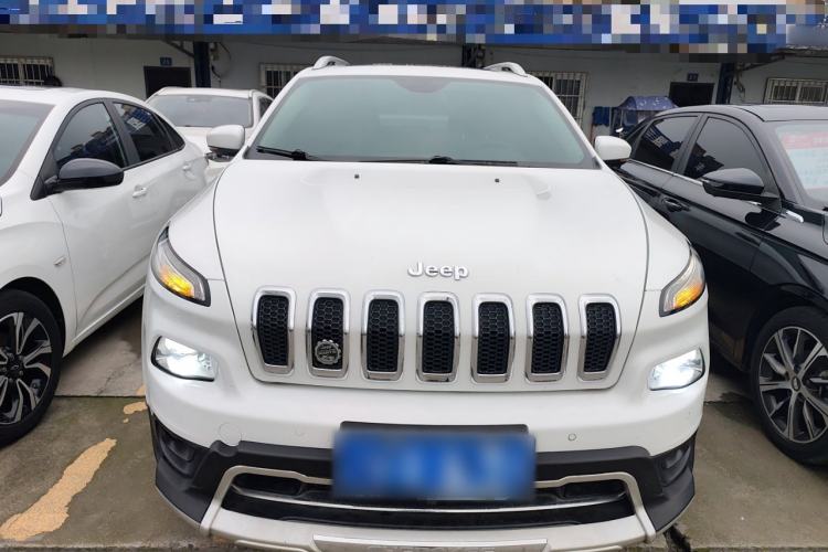Used Jeep Cherokee 2016 2.4L Professional Edition
