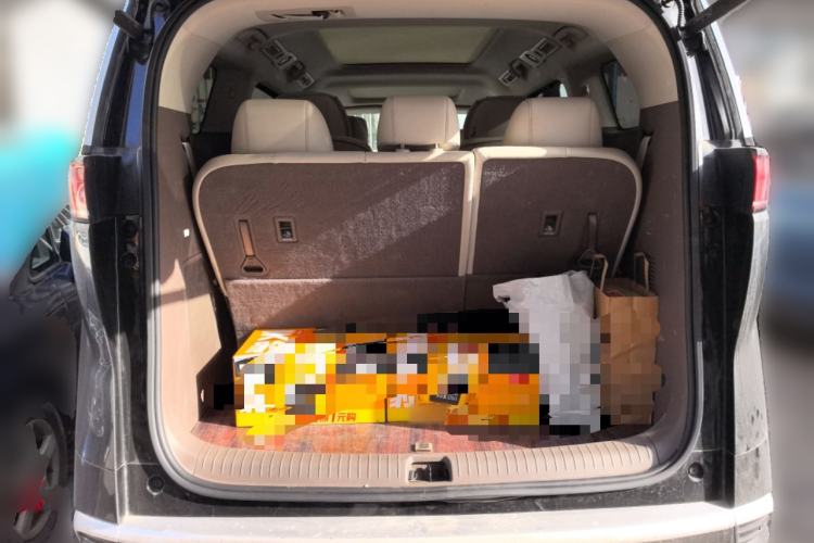 Used Denza D9 2022 DM-i 1040 Prestige Model
