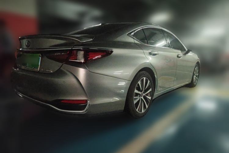 Used Lexus ES 2020 300h Premier Edition Rear Right 45 Deg