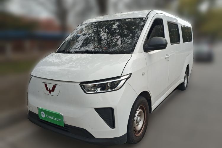 Used Wuling Yangguang 2024 300KM Comfort Version Passenger Van 75kW
